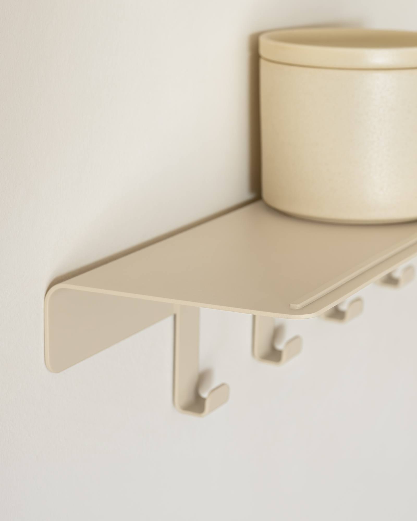 Holmsen Wandgarderobe im Raum
