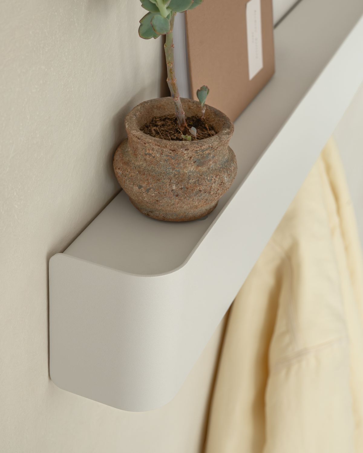 Tone Wandgarderobe in Weiß – Bild 3
